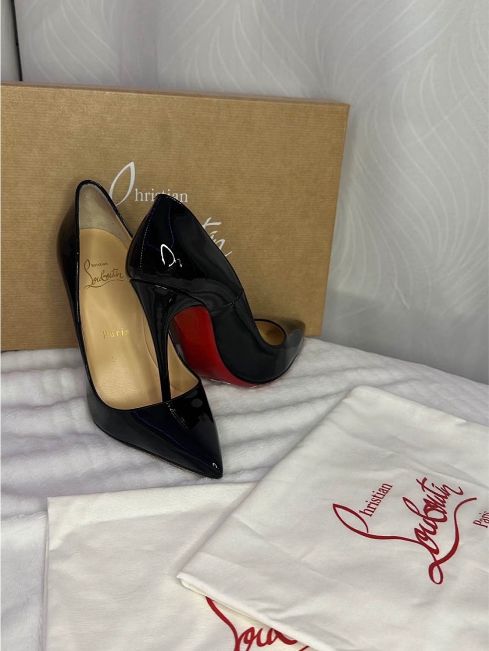 Christian Louboutin Black Patent Pumps with Signature Red Sole - Picture 4 of 4